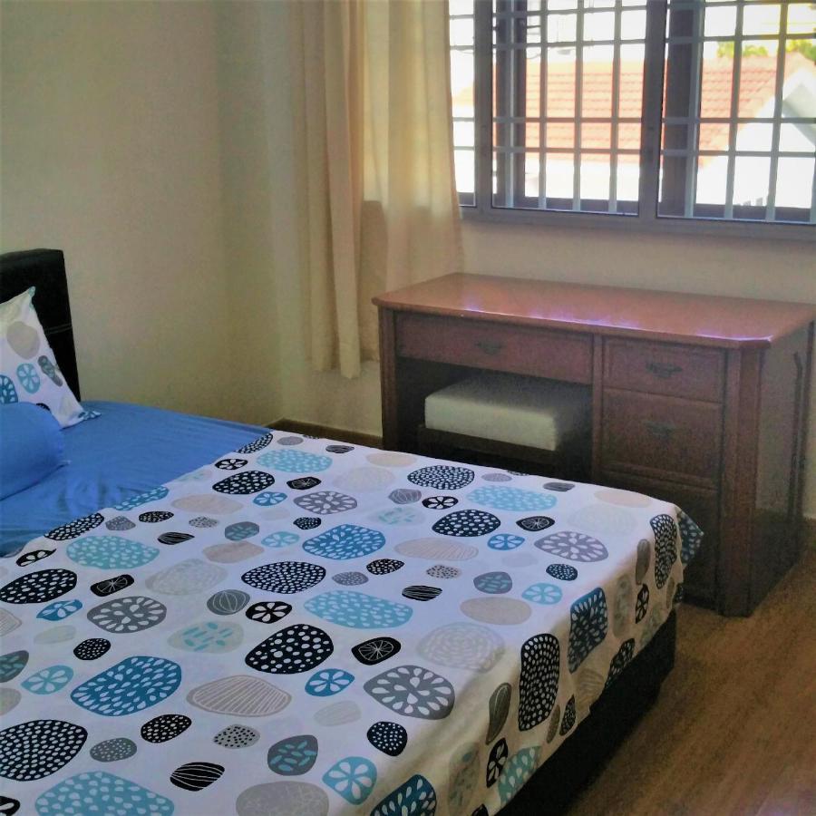 G&T'S Beach Front Villa 탄중붕가 외부 사진