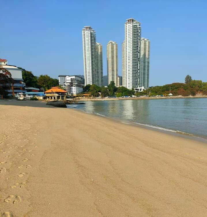 G&T'S Beach Front Villa 탄중붕가 외부 사진