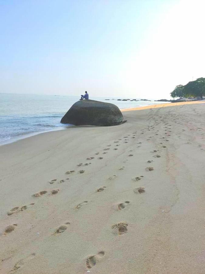 G&T'S Beach Front Villa 탄중붕가 외부 사진