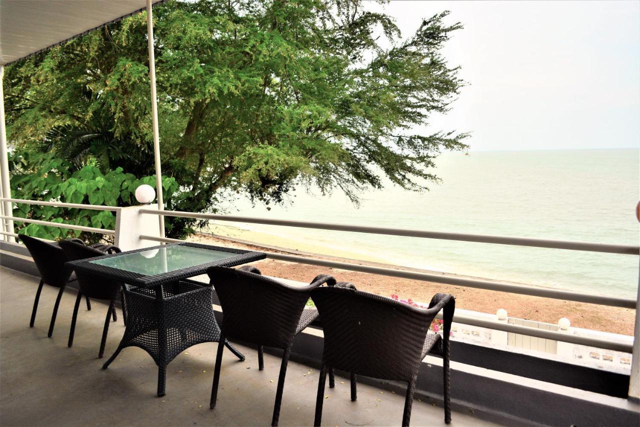 G&T'S Beach Front Villa 탄중붕가 외부 사진