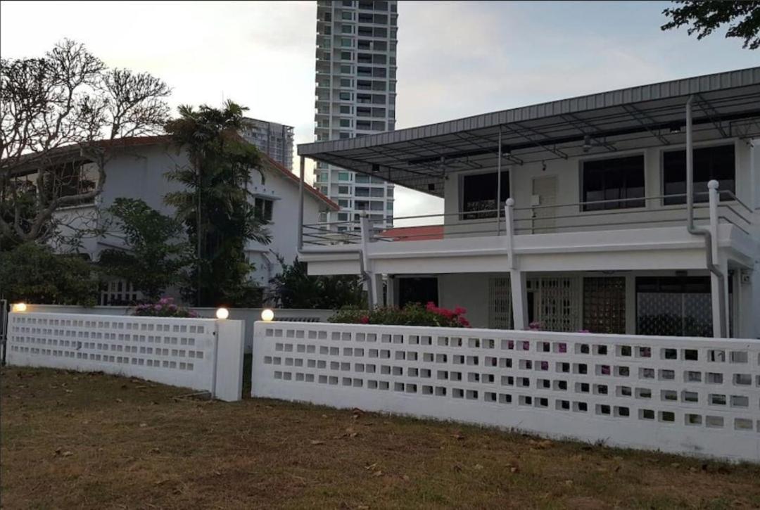 G&T'S Beach Front Villa 탄중붕가 외부 사진