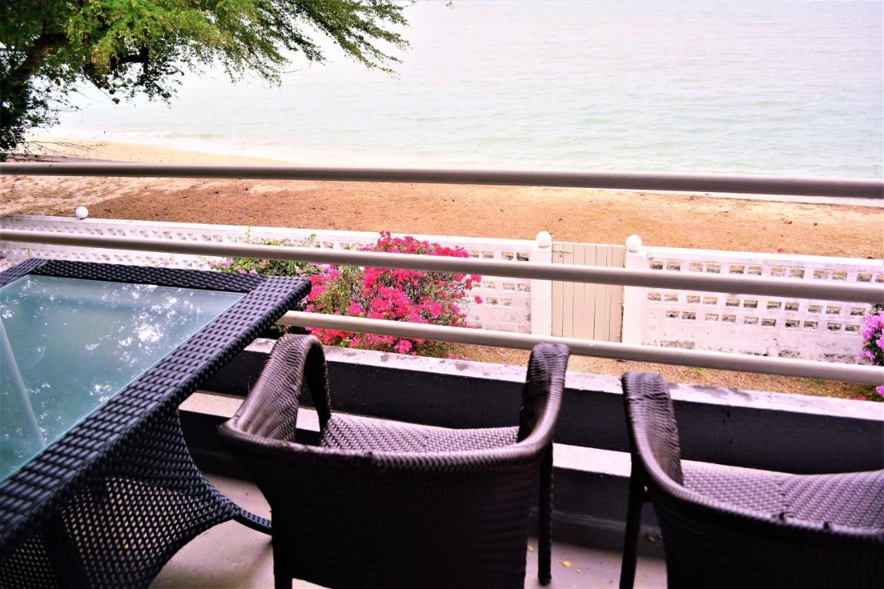 G&T'S Beach Front Villa 탄중붕가 외부 사진