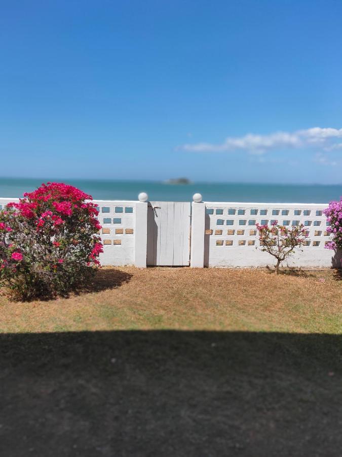 G&T'S Beach Front Villa 탄중붕가 외부 사진